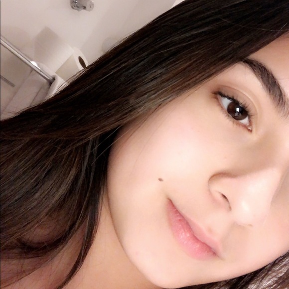 Profile Picture of Jennifer lee Goncalves leung (@jennylgoncalves) on Poshmark