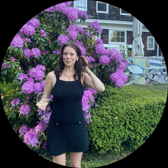 Profile Picture of Mia Blake (@miacblake1) on Poshmark