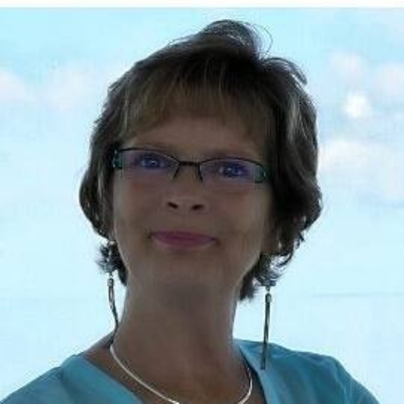 Profile Picture of Shirley Fizer (@fizer) on Poshmark