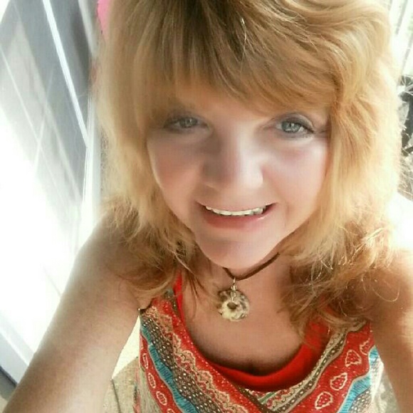Profile Picture of Deborah Daniels (@debdaniels58) on Poshmark