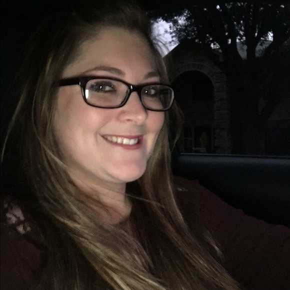 Courtney Trettel - Poshmark Profile Picture of Courtney Trettel (@courtneybonnell) on Poshmark