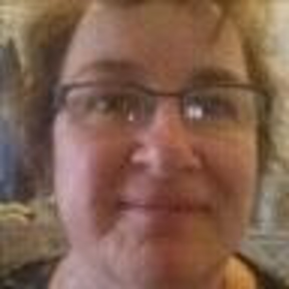 Profile Picture of Josee Leduc (@joseeleduc690) on Poshmark