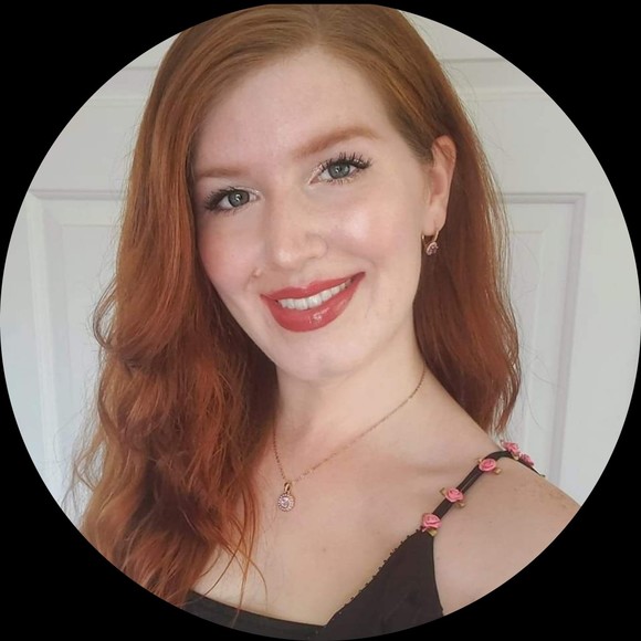 Profile Picture of Carolyn Robertson (@gingersnapsrn16) on Poshmark