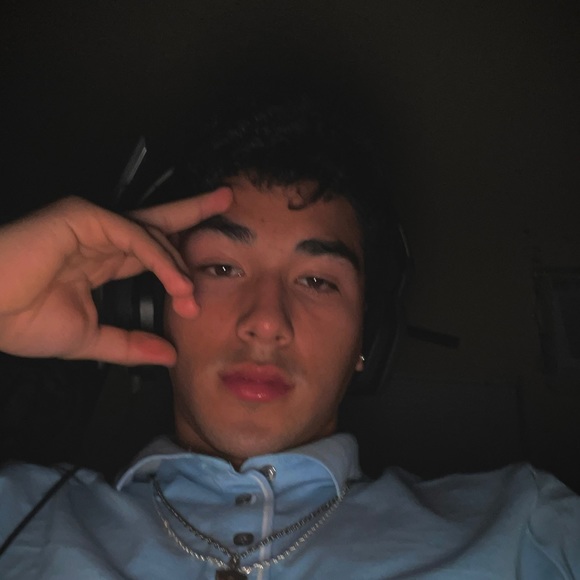 Profile Picture of Andrew Juarez (@novavx) on Poshmark