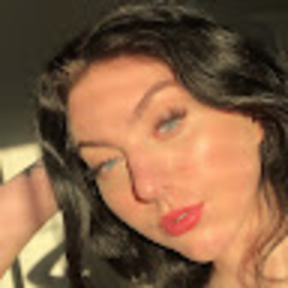 Chloe Denker - Poshmark Profile Picture of Chloe Denker (@chloezdenker) on Poshmark