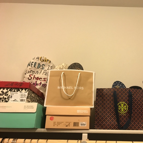 Profile Picture of Ann Define (@anndefine) on Poshmark