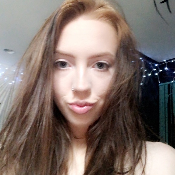 Profile Picture of Brooke Halcumb (@bakedbroome) on Poshmark