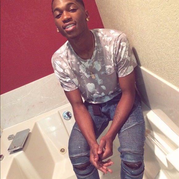 Profile Picture of Kobie Smith (@sleezy2323) on Poshmark