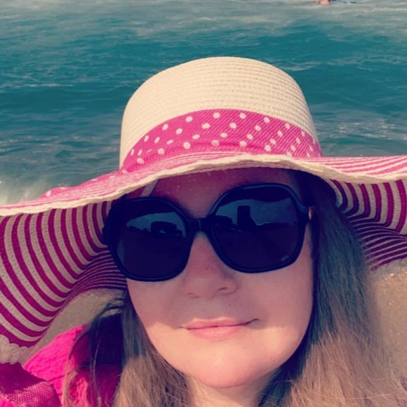 Profile Picture of Kimberly Baxter (@baxie13k) on Poshmark