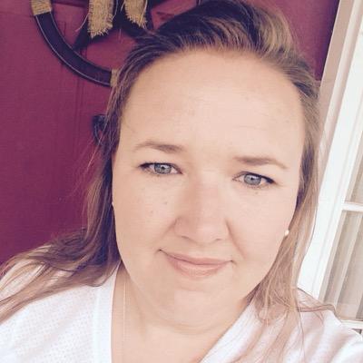 Profile Picture of Alicia (@acornstubble) on Twitter