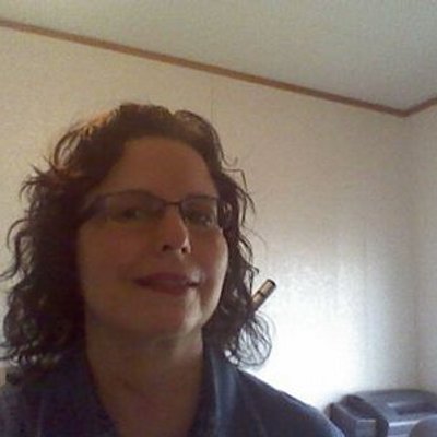 Profile Picture of Debi Schmidt (@DarmsSchmidt) on Twitter