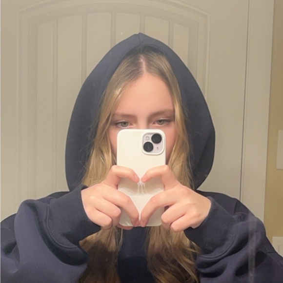 Profile Picture of Paige Planden (@paigeplanden) on Poshmark