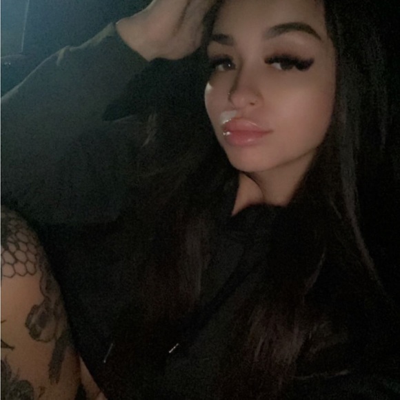 Profile Picture of Brianna Alberty (@brialb714) on Poshmark