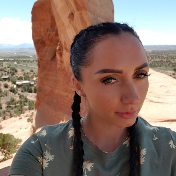 Profile Picture of Kassandra Linebrink (@misskass15) on Poshmark