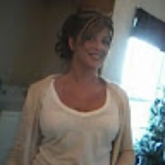 Profile Picture of Jennifer Peccia (@jennypeccia989) on Poshmark