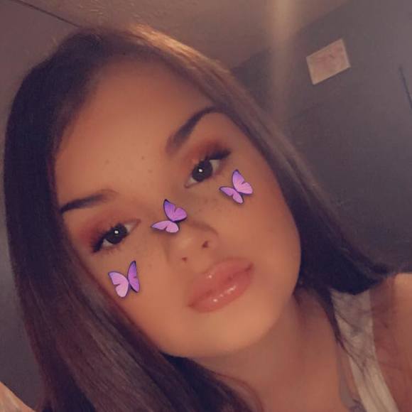 Profile Picture of Haley Denton (@haleydenton221) on Poshmark