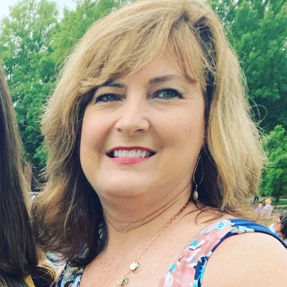 Profile Picture of Paula Swenson (@paulaoswenson) on Poshmark