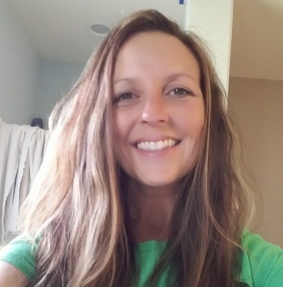Profile Picture of Kellie Horne (@kelskrazyks) on Poshmark