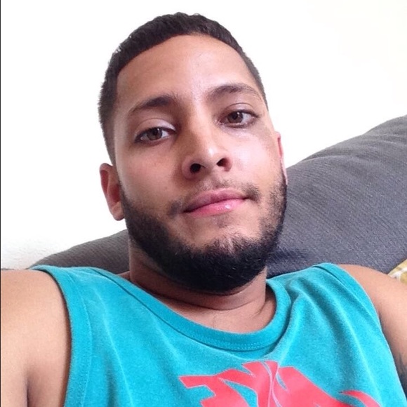 Profile Picture of Jonathan Ochoa (@zoompak) on Poshmark