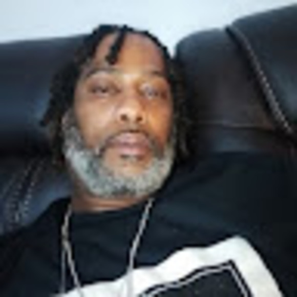 Profile Picture of James Bankston (@twinnbezzy7180) on Poshmark