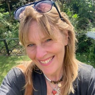 Profile Picture of Elaine Robinson Artist (@elaine_robinson_artist) on Instagram