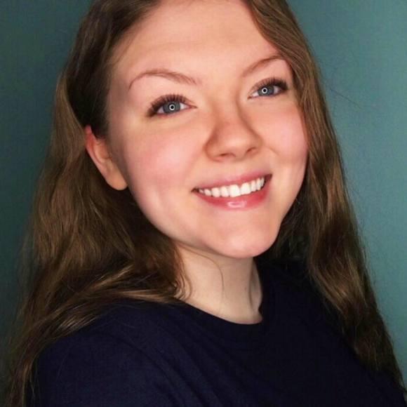 Profile Picture of Haley Glover (@haleylove27) on Poshmark