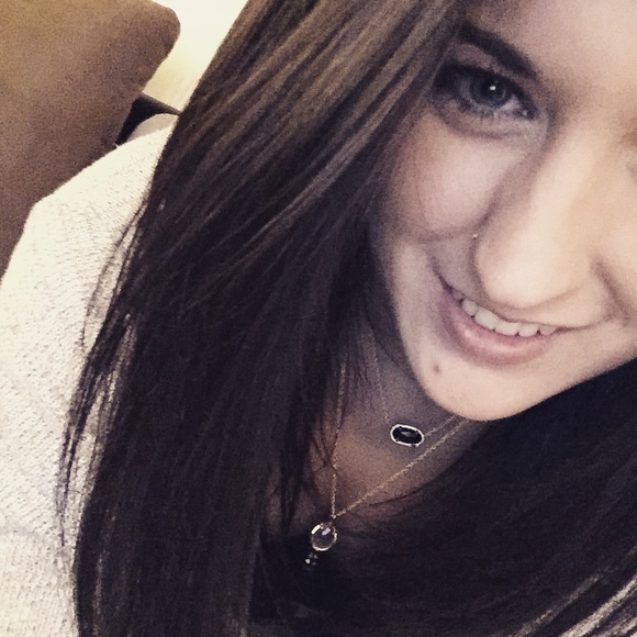 Profile Picture of Megan Garren (@meggarren) on Poshmark