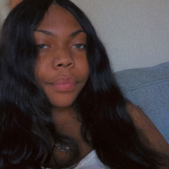 Profile Picture of Ambyr Powell (@ambyrp) on Poshmark
