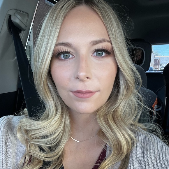 Profile Picture of Amanda Fouts (@amandafouts138) on Poshmark