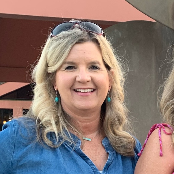 Profile Picture of Sherry Hudson (@hud1607) on Poshmark