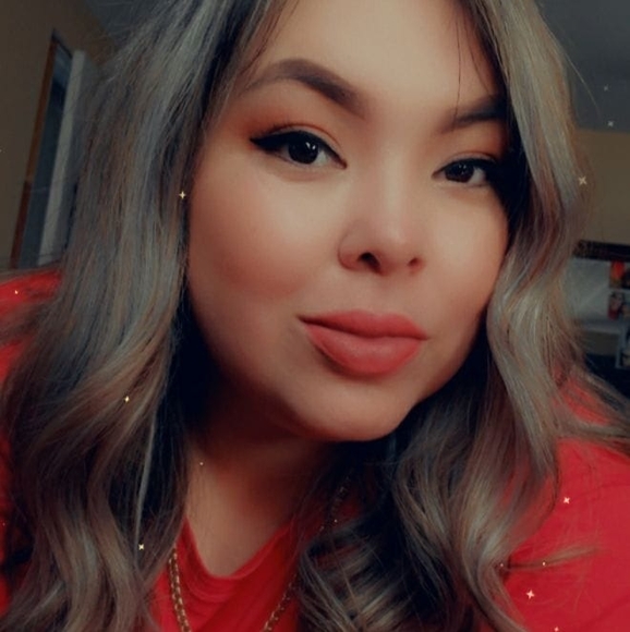 Profile Picture of Yazmin Sanchez (@yazmin_sanchez) on Poshmark