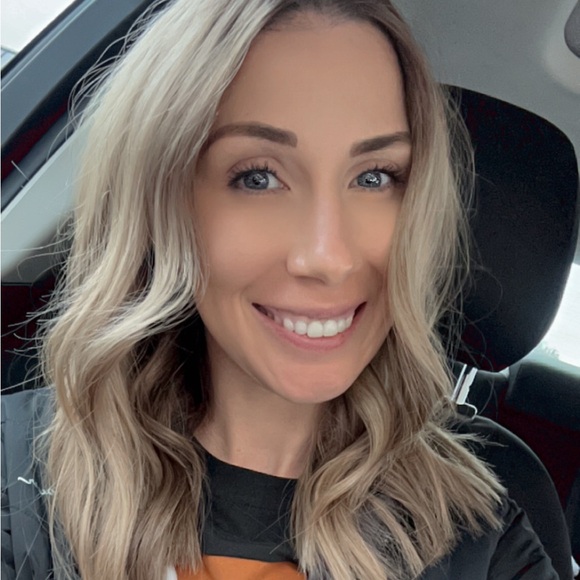 Profile Picture of Jessica Pearson (@jnpearson18) on Poshmark