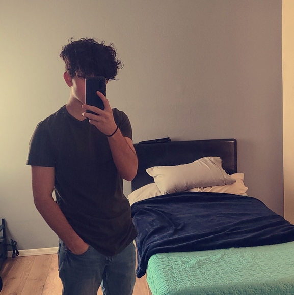 Profile Picture of Aaron alexis Hermosillo (@zxeunknown) on Poshmark