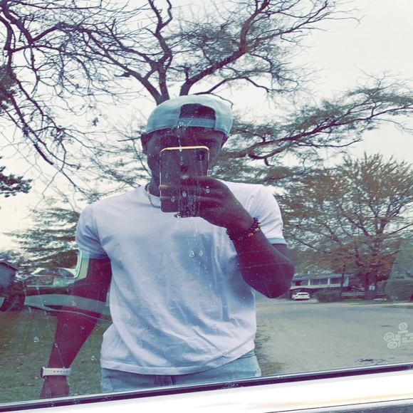 Profile Picture of David Bossou (@david_bossou) on Poshmark