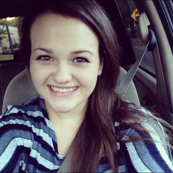 Profile Picture of Chelsea Singleton (@chelsea2310) on Poshmark