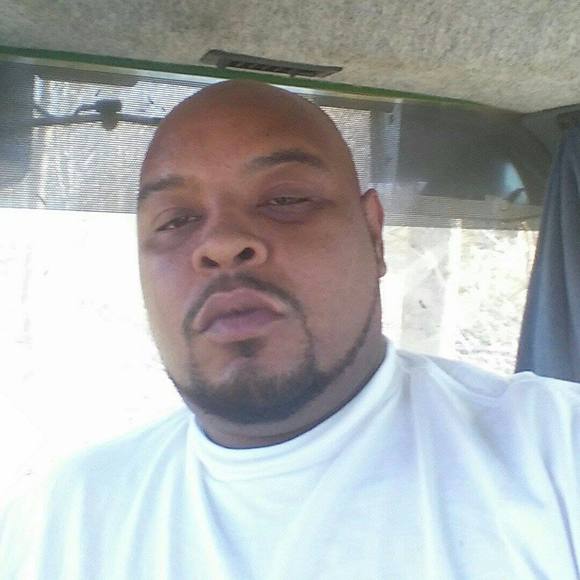 Profile Picture of Michael Dunbar (@michaeldunbar50) on Poshmark