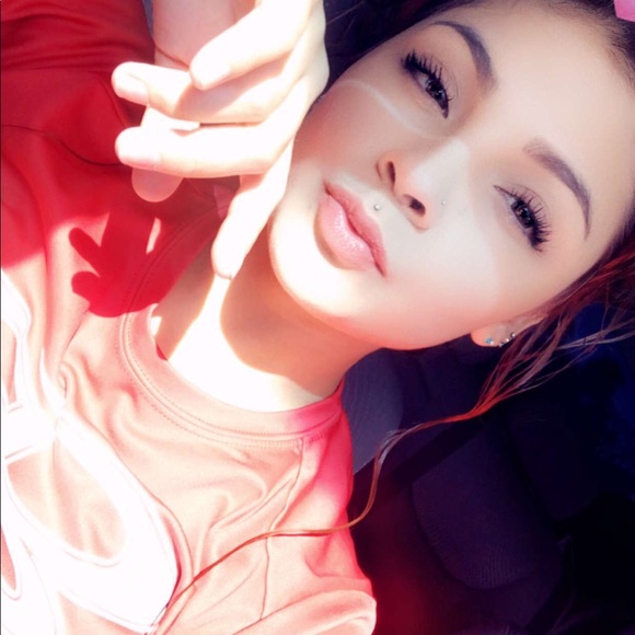 Profile Picture of Saya Saiza (@mommysaya21) on Poshmark