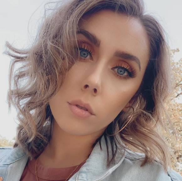 Profile Picture of Haley Drew (@haleymdrew) on Poshmark