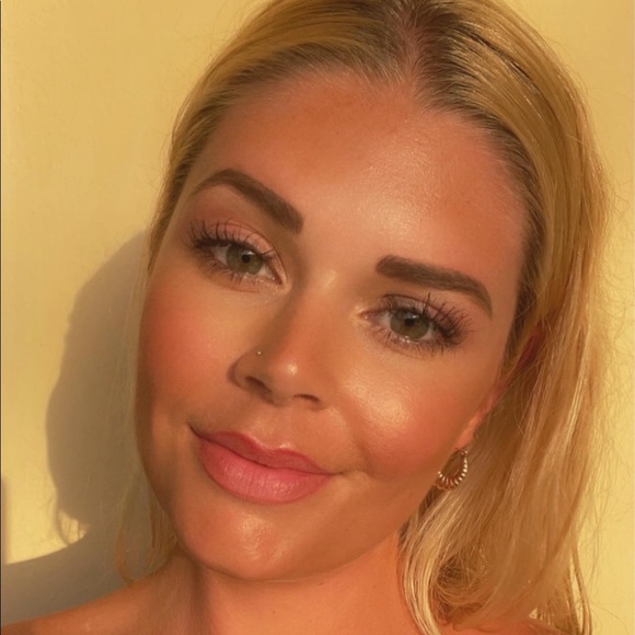 Profile Picture of Kristina Simsic (@kristinasimsic) on Poshmark