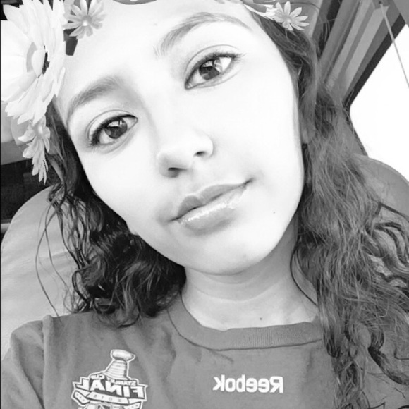 Profile Picture of Melissa Cejas (@melxadtr) on Poshmark