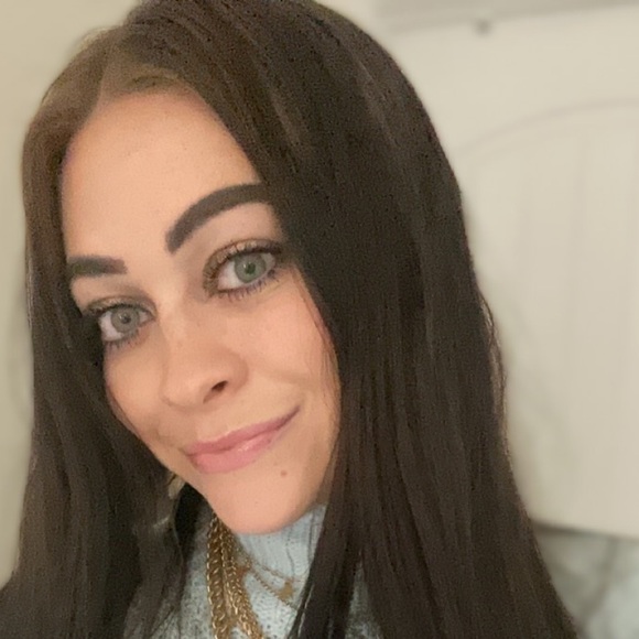 Profile Picture of Michaela Tolar (@kktolar1126) on Poshmark