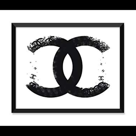 Profile Picture of Chelcie Yezik (@theglamourai) on Poshmark