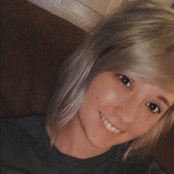 Profile Picture of Erika Schauer (@erikaschauer5) on Poshmark