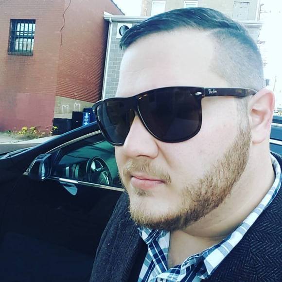Profile Picture of Adam Bolla (@anbolla1846) on Poshmark