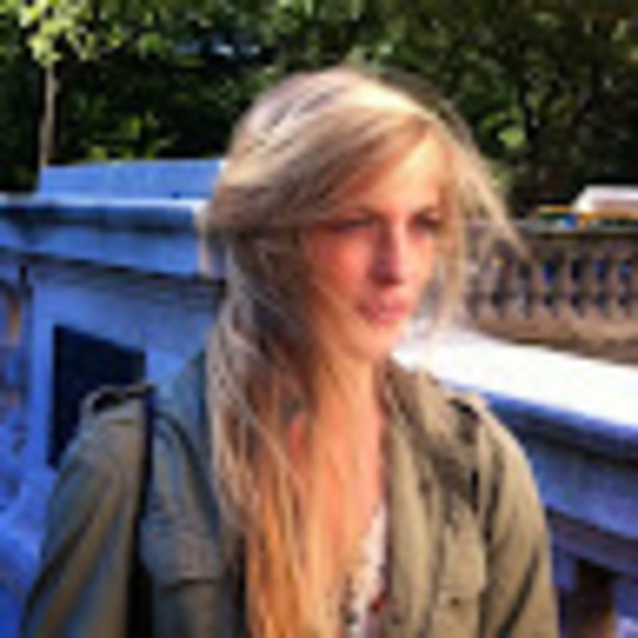 Profile Picture of Céline Vaaler (@vaalerc) on Poshmark