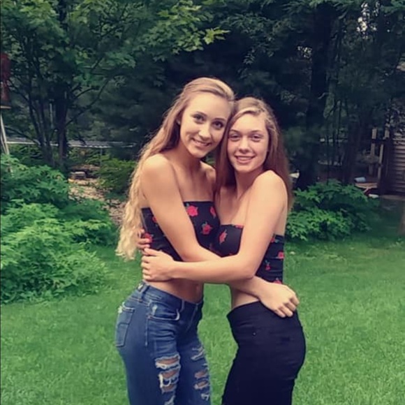 Profile Picture of Emily Meshak (@emmaann19) on Poshmark