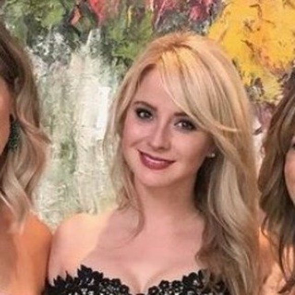 Profile Picture of Malorie Macdonnell (@maloriemacdonne) on Poshmark
