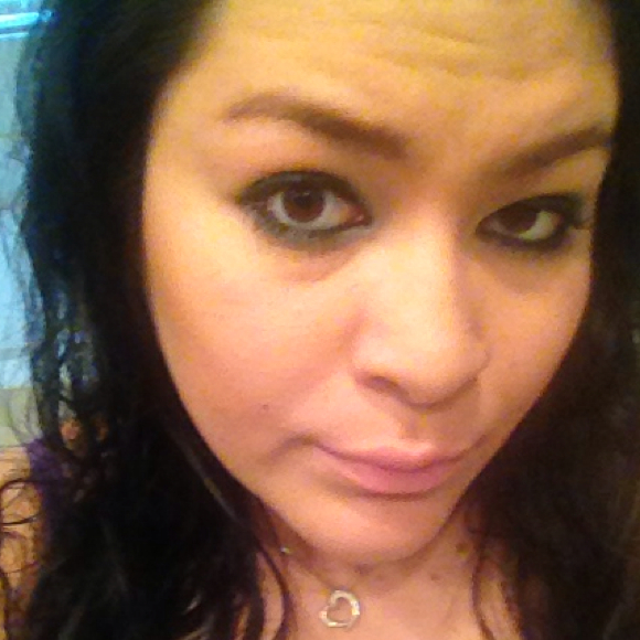 Profile Picture of Luz Galvez (@luciddy) on Poshmark