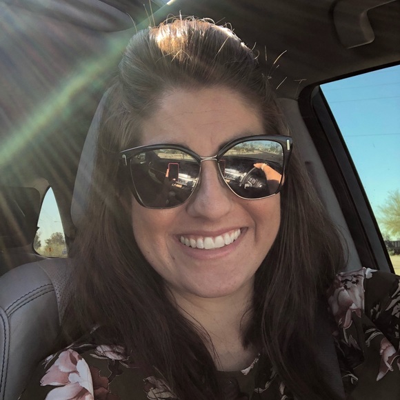 Lindsay Braverman - Poshmark Profile Picture of Lindsay Braverman (@lindzbraver) on Poshmark