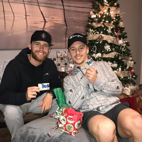 Profile Picture of Leslie Bryan hall (@lbpeppurr) on Poshmark